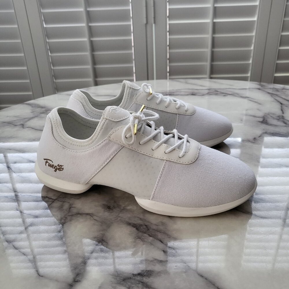 Fuego Dance White Split Sole Shoes Men's 7.5 Women's 9